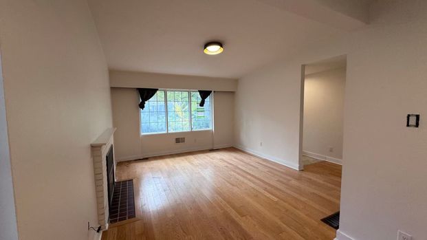 For Lease - 66 Paperbirch Drive Unit# B, Toronto, Ontario - Photo 1