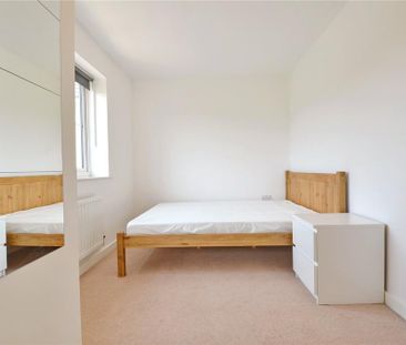 4 bedroom semi-detached house to rent - Photo 6