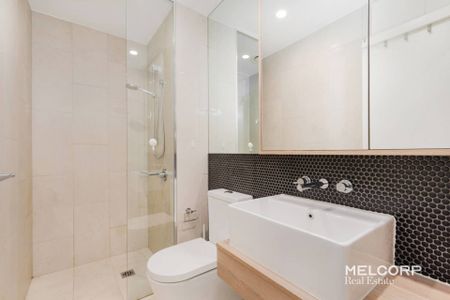 EXECUTIVE CITY PAD - FURNISHED - Photo 3