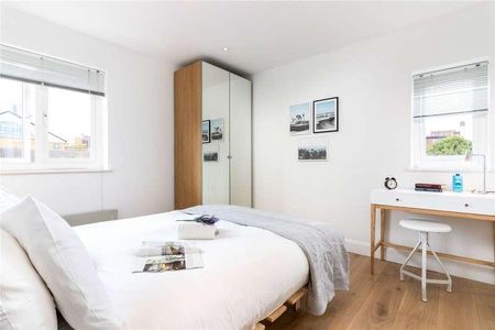 Fuller Close, London, E2 - Photo 4