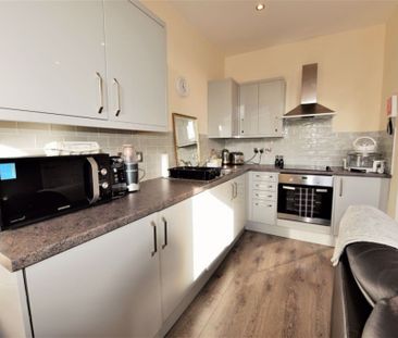 2 bedroom Flat in Otley Road, Leeds - Photo 1