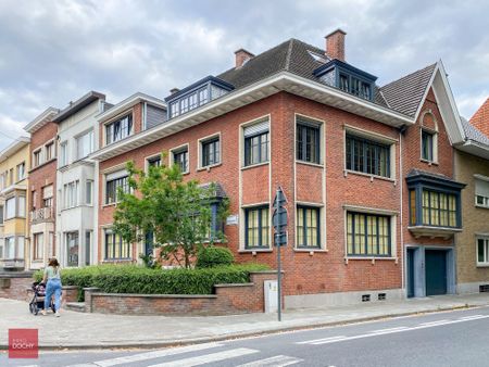 Karaktervol appartement met zicht op Groeningepark - Kortrijk - Photo 2