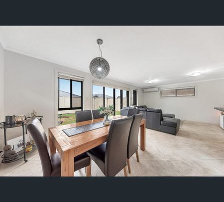 22 Carbone Drive, Munno Para West, SA 5115 - Photo 3