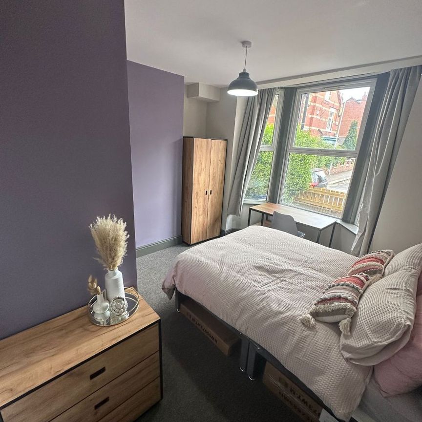 Room 1, 56 Broxholme Lane - Photo 1