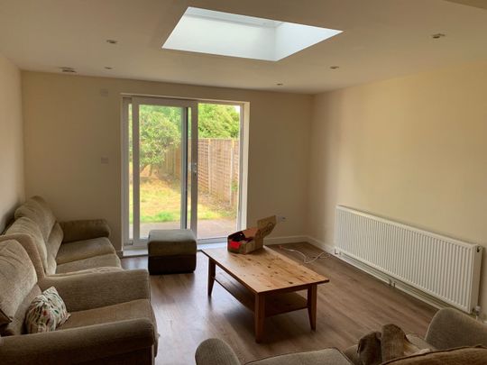 7 Bed Semi-Detached House, Filton Road, BS7 - Photo 1