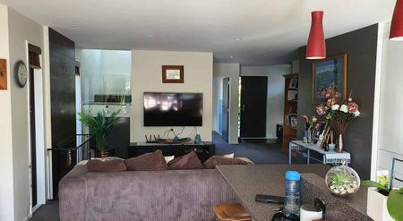 Modern family home - Photo 4