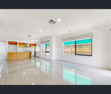 Home in officer! - Photo 1