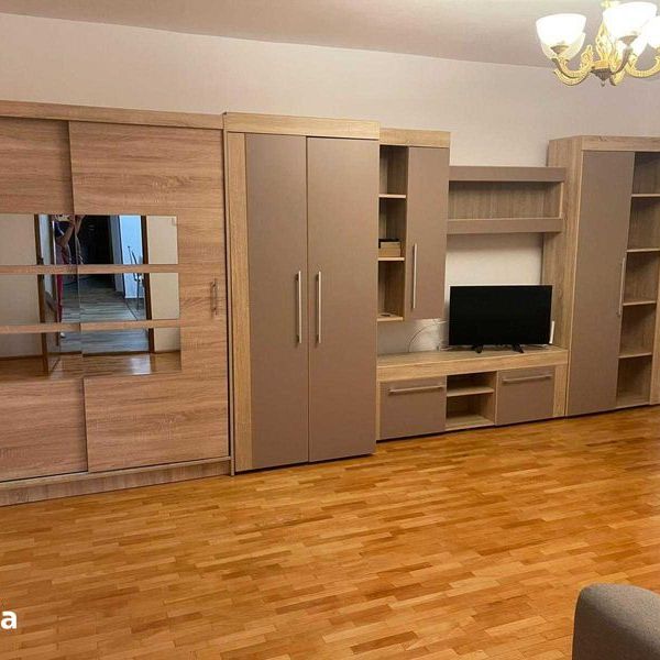 Inchiriez ap. 2 camere, Plopilor, loc parcare, 550 Euro - Photo 1