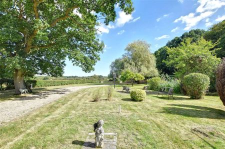 Beautiful semi-detached cottage in a rural setting on the outskirts of Woodchurch village - Photo 5