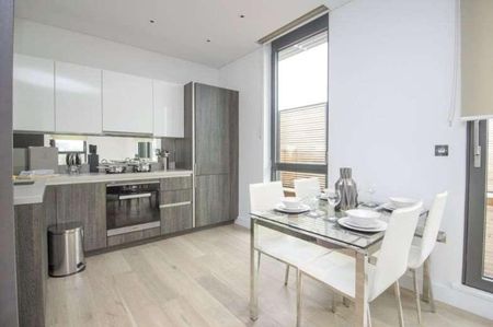 Capital House, Plaza Gardens, London, SW15 - Photo 5