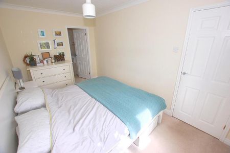 3 bedroom mews to rent - Photo 5