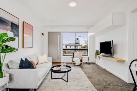 1 Bed, 1 Bath - Photo 2