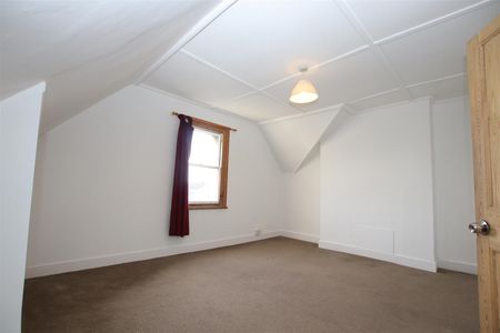 2 bedroom Maisonette to let - Photo 3