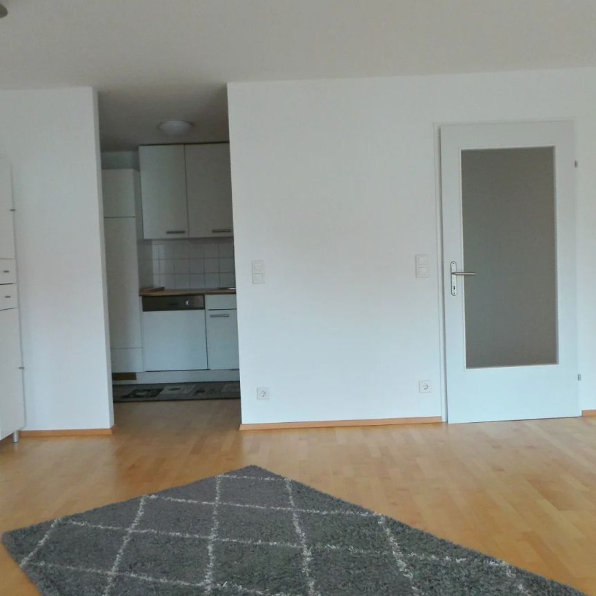 Bestlage-nahe Stadtzentrum, sanierte 2 ZI mit großem Balkon und Carport - Foto 1