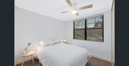 Oversized apartment with sweeping water views - Photo 3