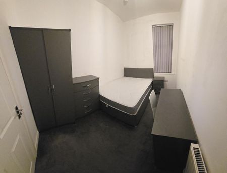 5 bedroom semi-detached house to rent - Photo 4