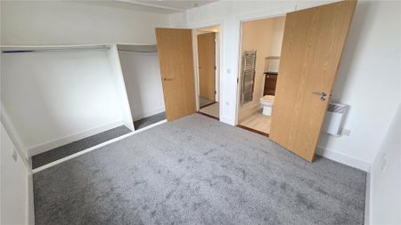 3 bedroom apartment to rent - Photo 3