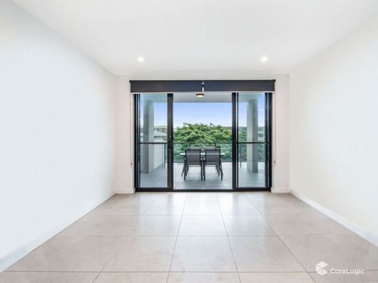 Spacious Two Bedroom Apartment - Convenient Location!! - Photo 1