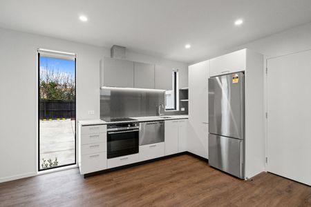 43 New Brighton Road, Shirley - Photo 2