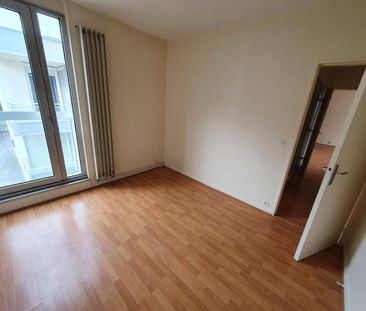 Location Appartement 4 pièces 90m² CHAMALIERES 63400 - Photo 2