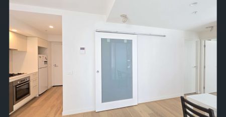 Modern CBD Apartment with City Convenience-Furnished - Photo 2