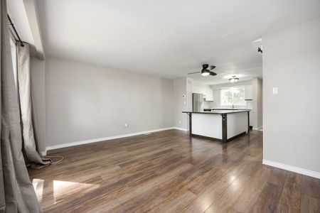 Bright &amp; Updated 3 Bedroom Townhouse with Basement and Private Outdoor Space - Photo 3