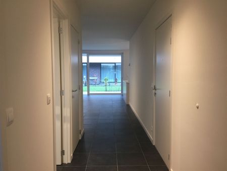 Gelijkvloers appartement met 2 slpk, terras en autostaanplaats - Foto 3