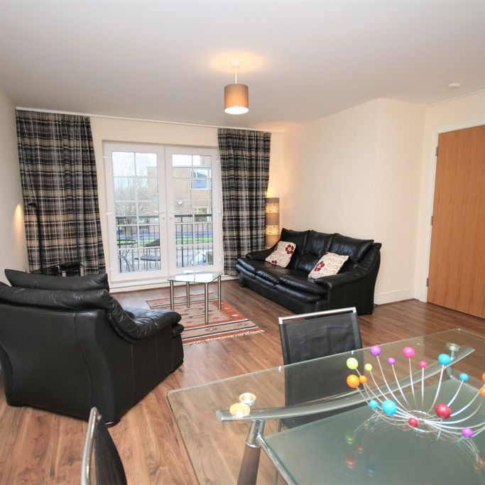 Knightswood Rd, Modern 2 Bedroom Furnished Apartment – Available 13/03/2026 - Photo 1