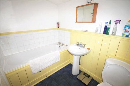 Kings Road, Egham, Surrey, TW20 9BN - Photo 4