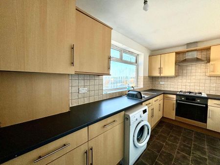 2 bed upper flat to rent in NE22 - Photo 2