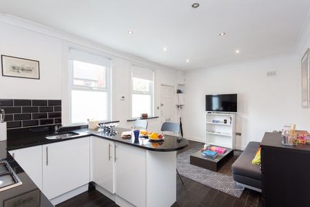 1 Bed Flat, Greyhound Road, W6 - Photo 4