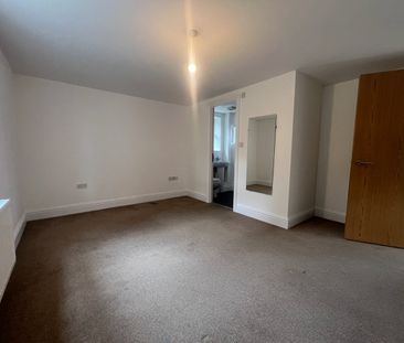 1 Bed Maisonette, Knowle Road, BS4 - Photo 2