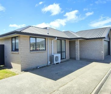 Modern comfort, fantastic location! - Photo 3