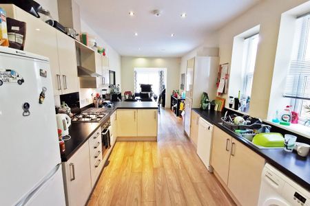 1 bedroom in a house share to rent - Photo 5