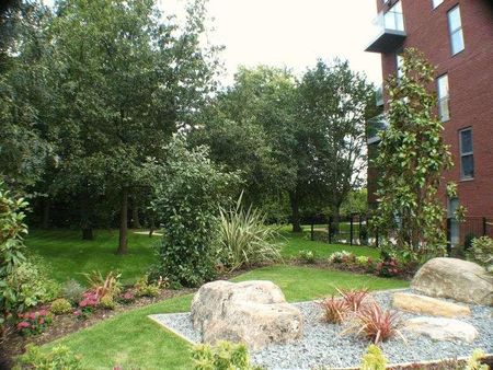 Loch Crescent, Edgware Green, Edgware, Middlesex, HA8 - Photo 2