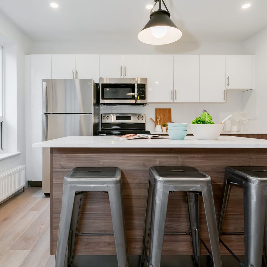 2707 Yonge Street - Photo 1