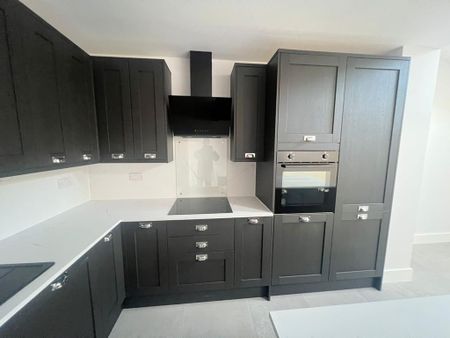 4 bedroom semi-detached house to rent - Photo 5