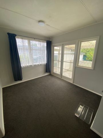 Three Bedroom with Great Location - Photo 4