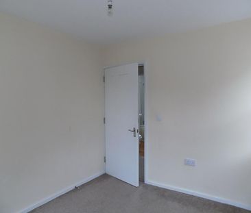 2 bedroom end of terrace house to rent - Photo 5