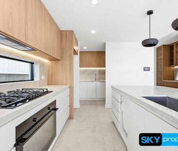 Ultra-Modern Elevation - Space, Versatility and Everyday Luxury - Photo 6