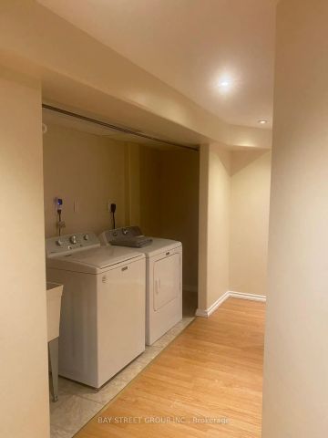 Detached Home For Lease | W9051238 - Photo 4