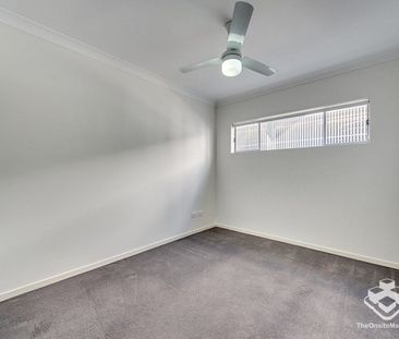 Furnished Spacious unit with park & city view - Photo 2