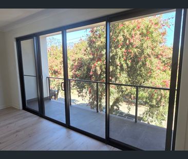 Modern and Luxurious New Home Minutes from the CBD - Photo 4