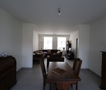 Een ruime nieuwbouwwoning met 3 slaapkamers, terras, tuin en garage. - Photo 2