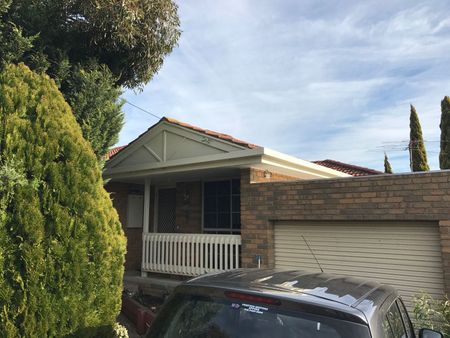 2 bedroom unit in Glenroy - Photo 2