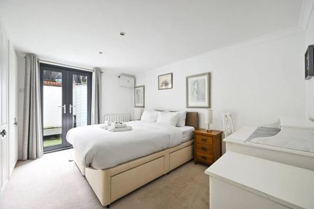 3 bedroom flat to rent - Photo 4