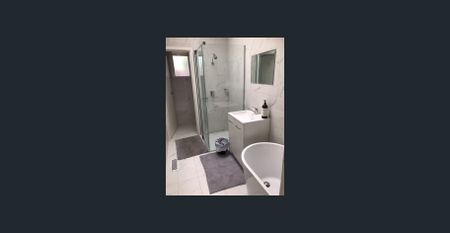 Single room in rooming house - Photo 5