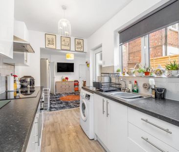 3 bedroom semi-detached house to rent - Photo 4