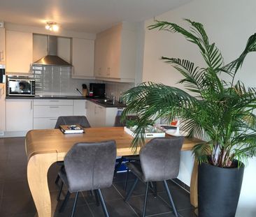 Gelijkvloers appartement met 3 slaapkamers en tuin met bijhorende g... - Photo 3