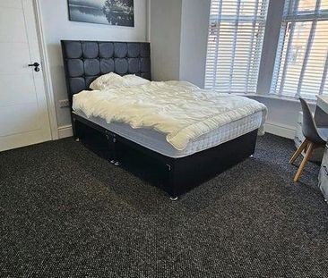 1 bedroom in a house share to rent - Photo 2